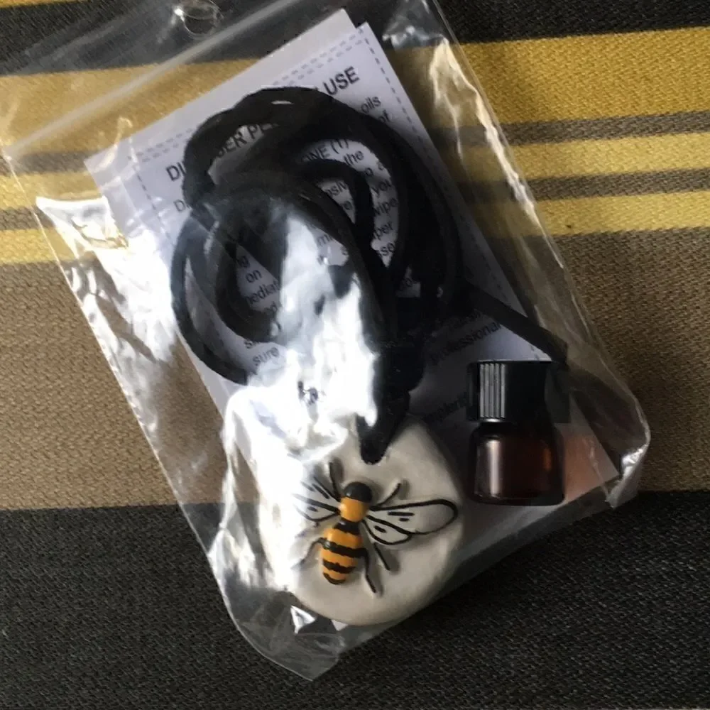 Hand made Bumble Bee pendant with essential oil - Picture 5 of 6